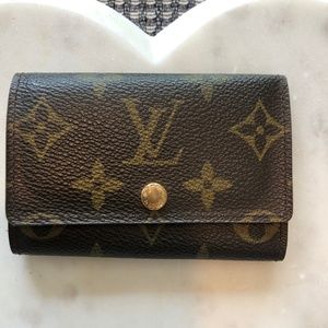 AUTHENTIC Louis Vuitton monogram canvas six ring key holder. Dry good condition